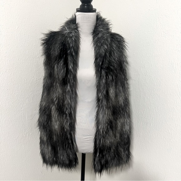 EUC BCBGeneration Women’s Medium Open-Front Faux Fur Vest Colors Gray Black - Picture 1 of 8